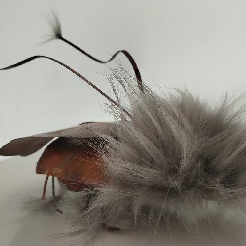 "Was kummt daher und tappat schwer?", Kupfer, Messing, Kunstfell, 2023