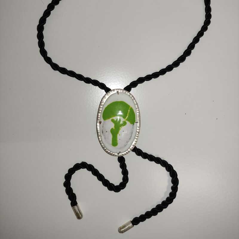 "Amulittlebigplanet", Silber und Email, 2024